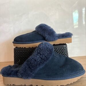 UGG Cozy Womens Slippers Size 8 Navy Blue Shearling Fur Lined Slip On